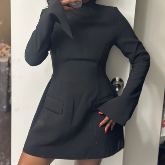 ODD MUSE THE ULTIMATE MUSE SPLIT SLEEVE MINI
DRESS - BLACK - Picture 4 of 13